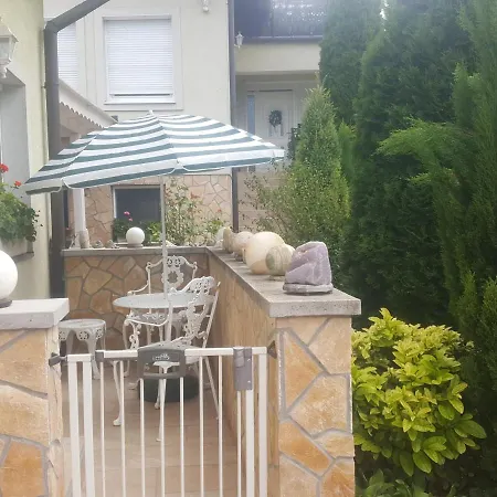 Tavirozsa Apartment *