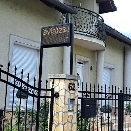 Tavirozsa *