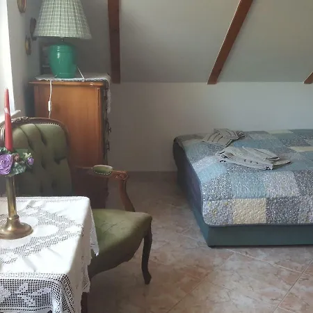 Apartment Tavirozsa